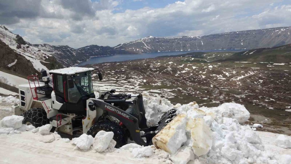 Nemrut Krater Gölünün yolu uzun zaman sonra açılıyor