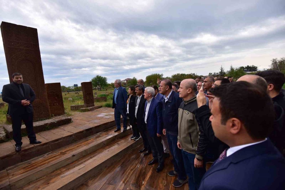 YÖK Başkanı Özvar Bitlis’i gezdi