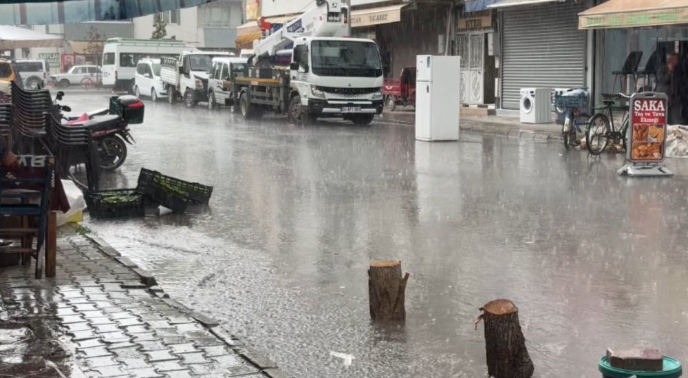 Iğdır’da sağanak sonrası vatandaşlar kaçacak yer aradı