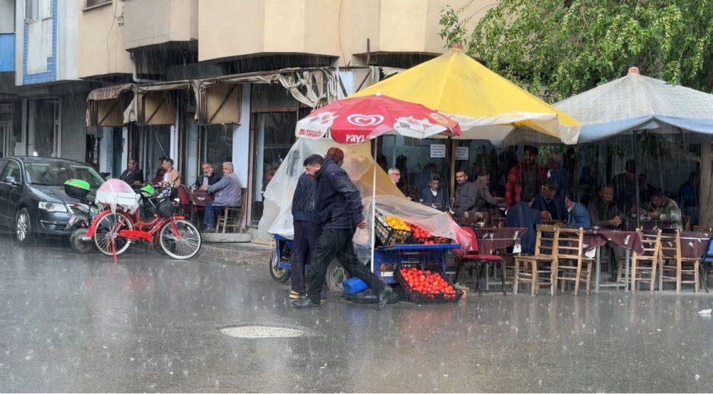 Iğdır’da sağanak sonrası vatandaşlar kaçacak yer aradı