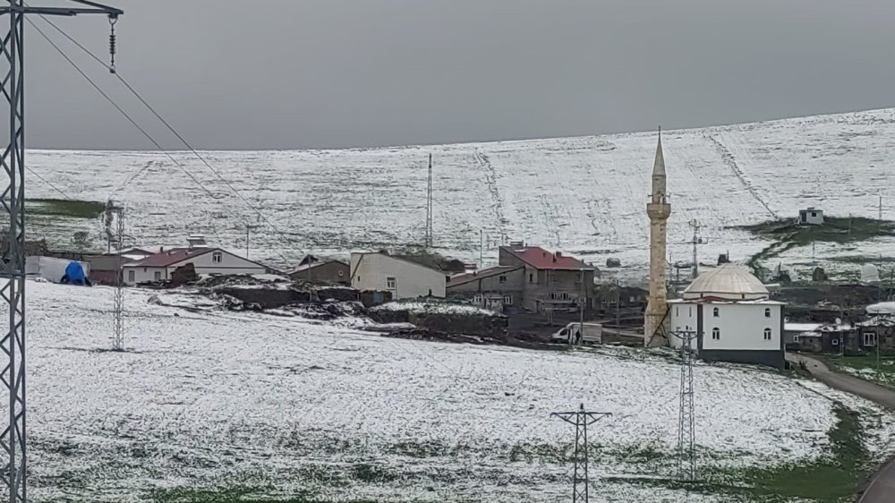 Aşkale’ye kış geri geldi