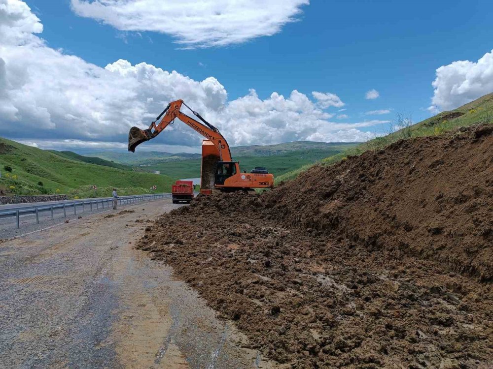 Muş’ta aynı noktada 4.’üncü kez heyelan meydana geldi