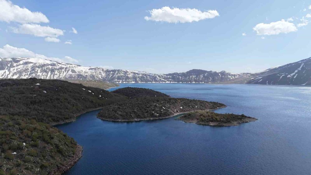 Nemrut Krater Gölü’nde turizm sezonu açıldı