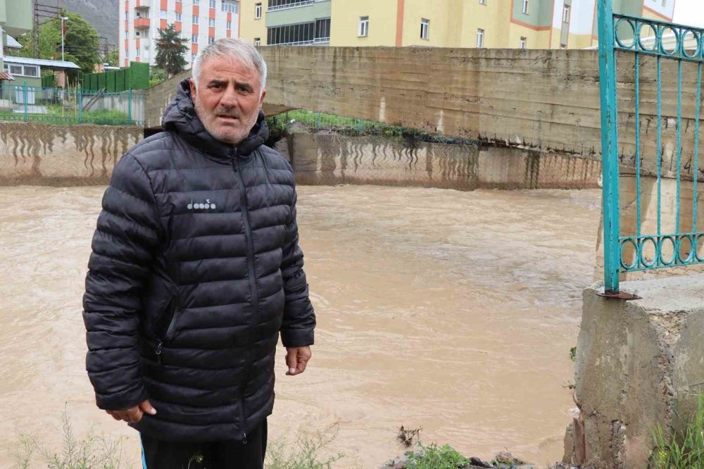 Yağışlar Oltu Çayı'nı coşturdu