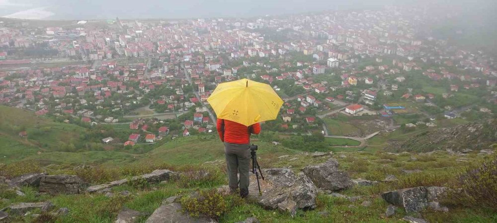 Yağmur ve dolu aldırmadan saatlerce gökkuşağını beklediler