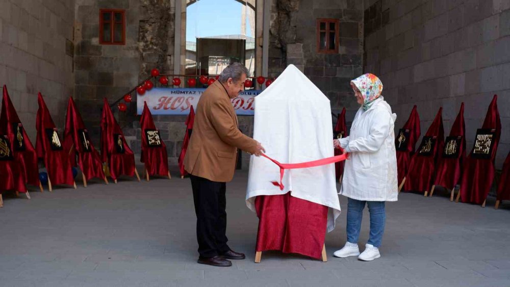 Tel ile çivinin aşkı tuvalde buluştu