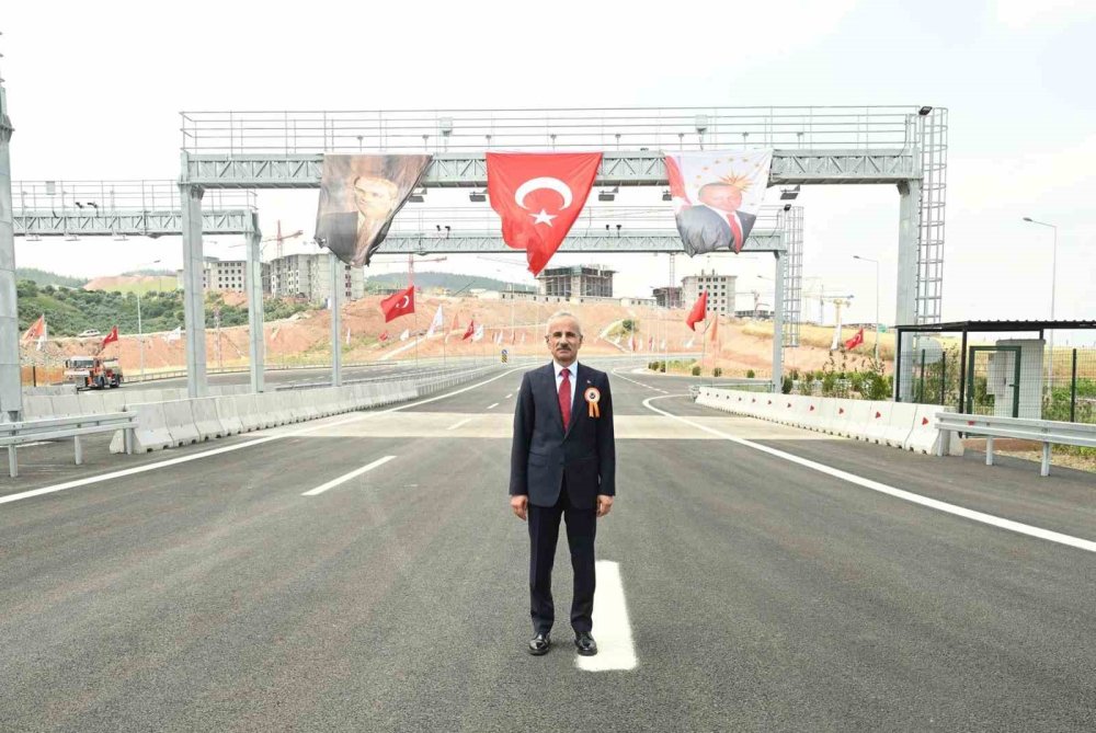 Bakan Uraloğlu: "Otoyol ağımız 3 bin 726 kilometreye ulaştı"