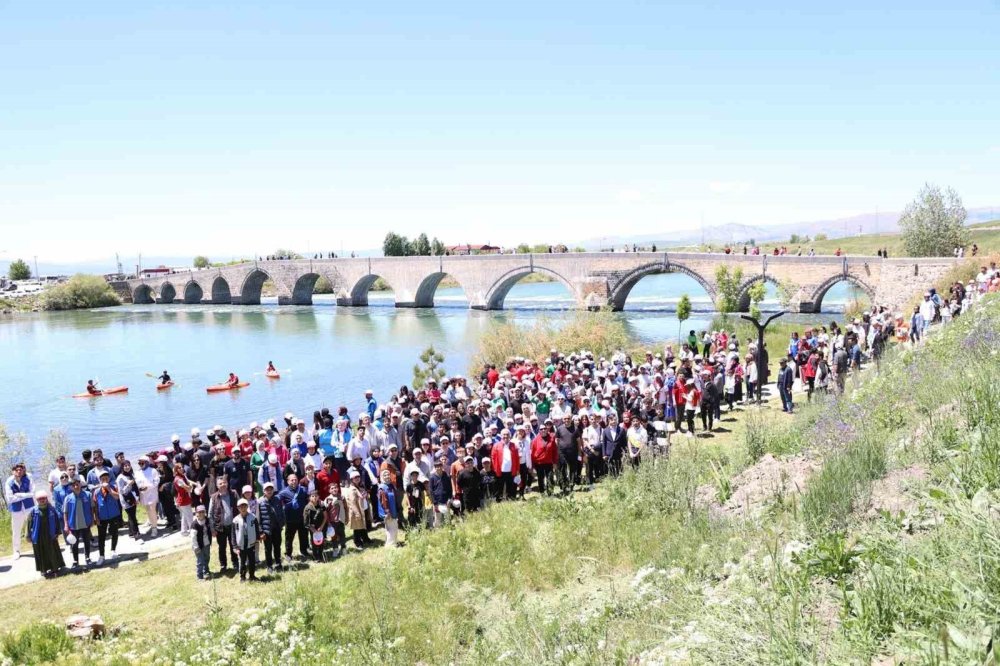 Muş’ta düzenlenen gençlik yürüyüşüne 1071 genç katıldı