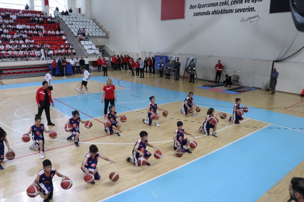 Doğu Anadolu'da 19 Mayıs Atatürk'ü Anma, Gençlik ve Spor Bayramı kutlanıyor