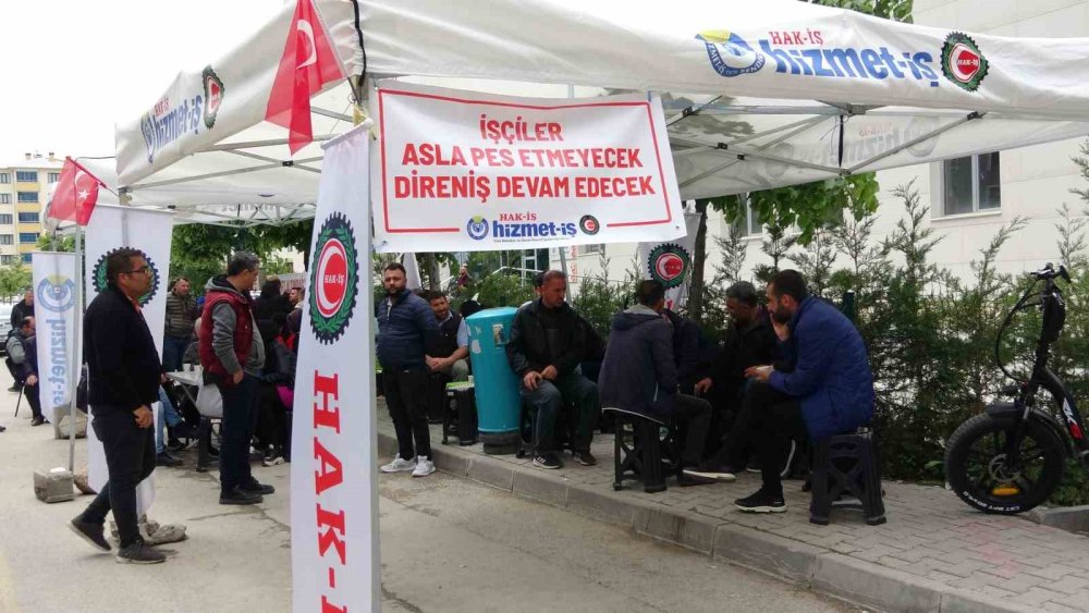 Van’da işten çıkarılan belediye işçileri eylemlerini sürdürüyor