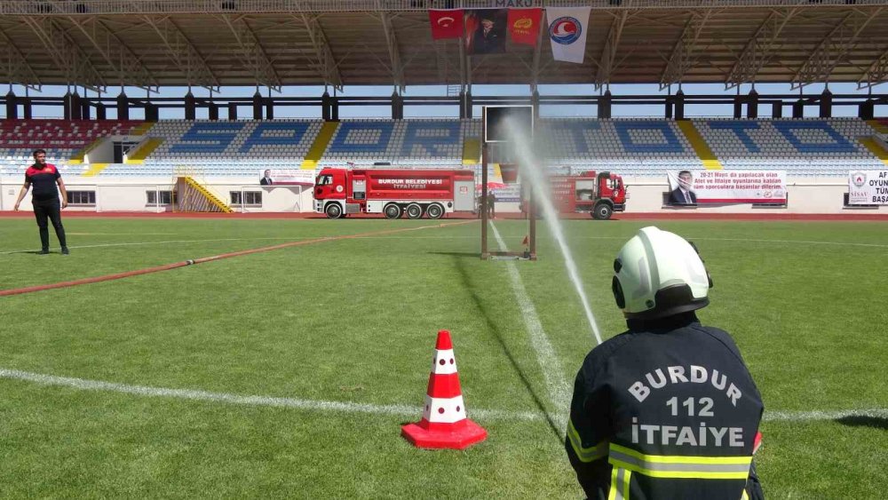 İlk kez düzenlenen üniversitelerarası itfaiye oyunlarını Ardahan ekibi kazandı