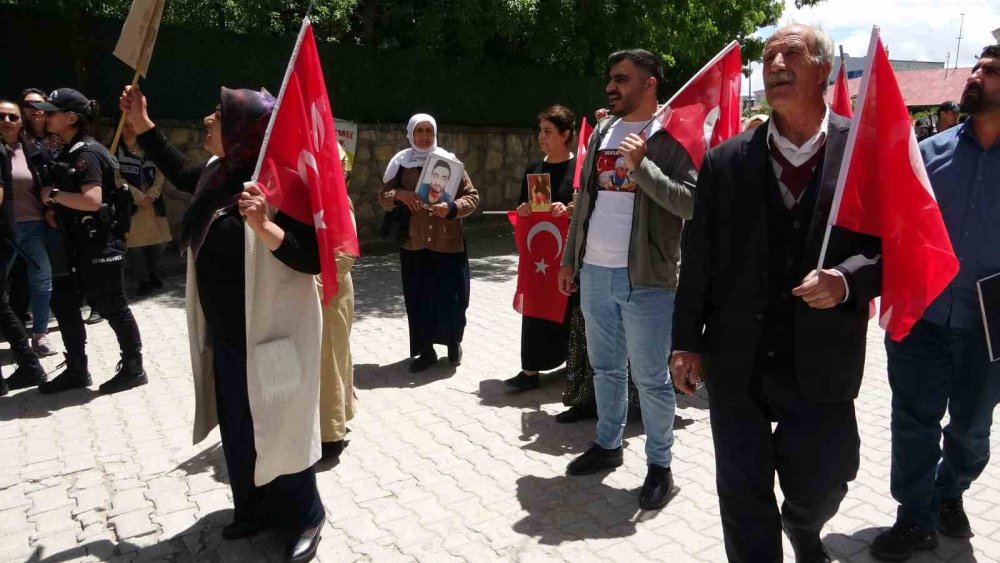 Van'da evladı kaçırılan anne: “O ceza Selahattin Demirtaş’a azdır”