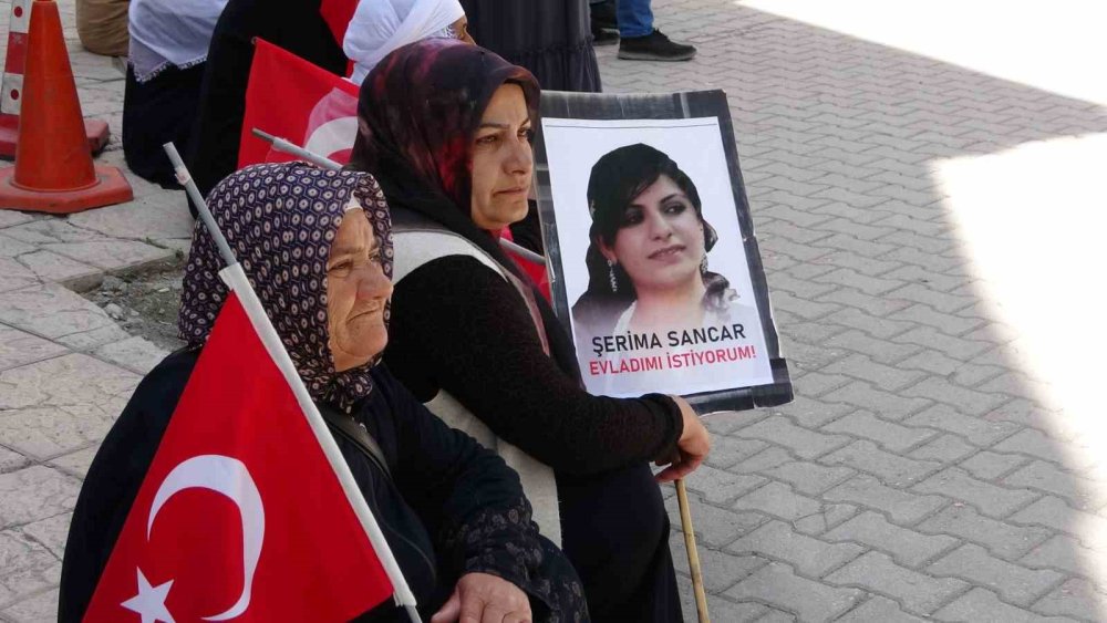 Van'da evladı kaçırılan anne: “O ceza Selahattin Demirtaş’a azdır”