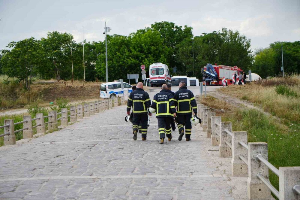 573 yıllık köprüye alkollü sürücü zarar verdi