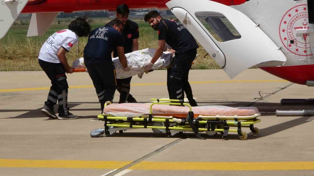 Diyarbakır’da 90 yaşındaki hasta ambulans helikopter ile hastaneye sevk edildi