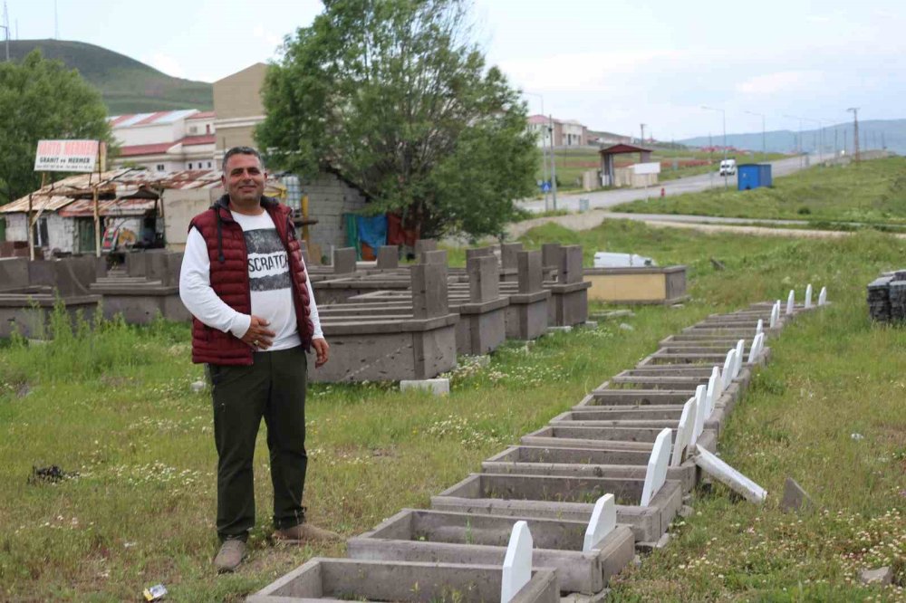 Muş'ta bir garip mezar taşı kampanyası