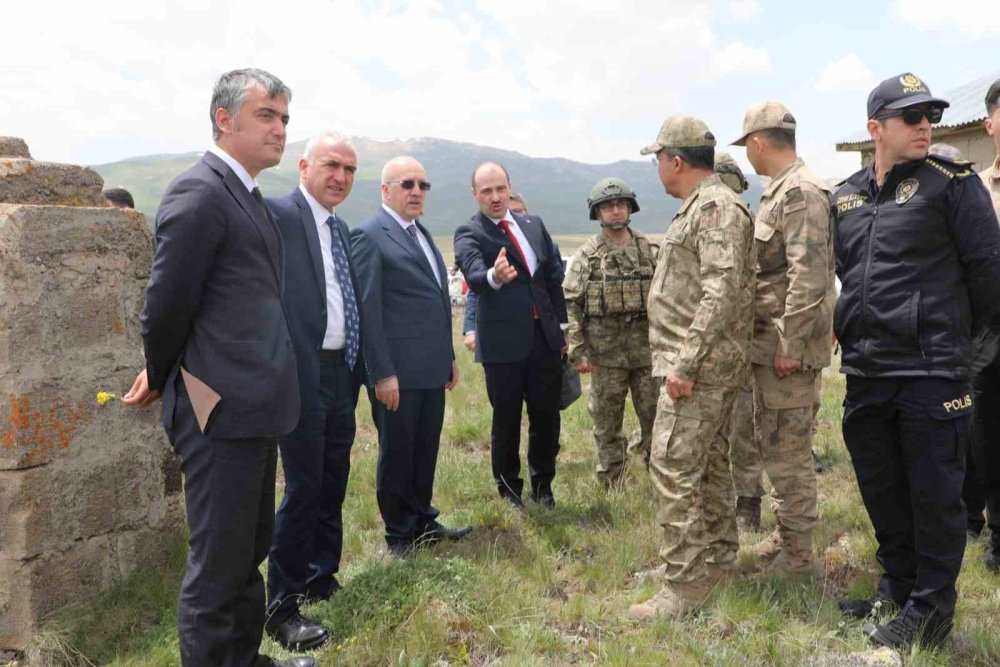 Bakan Yardımcısı Uçarmak, Gelincik Sınır Kapısı bölgesinde incelemelerde bulundu