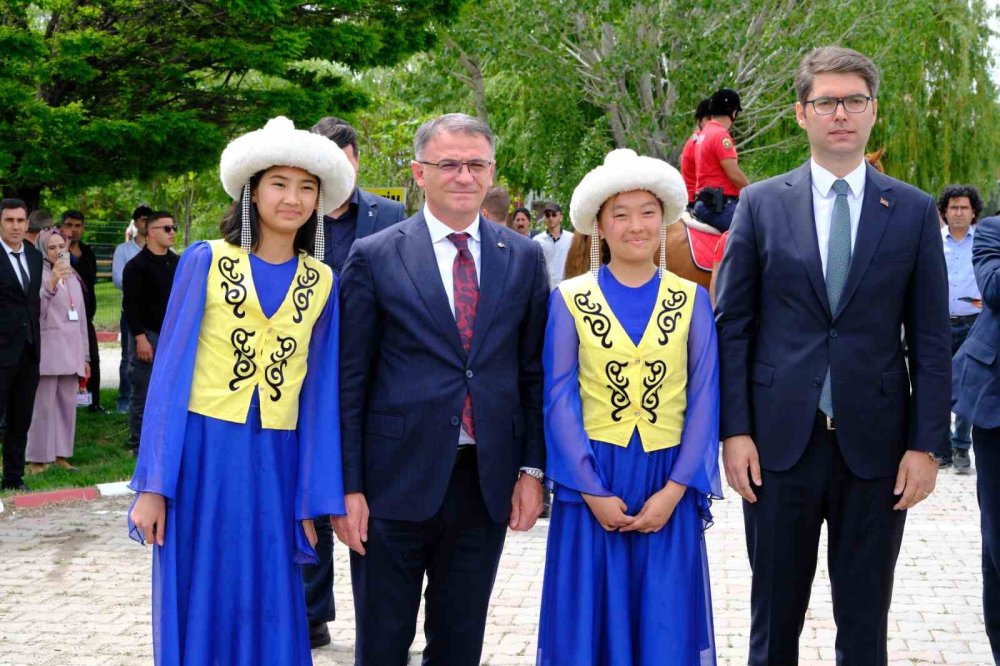 Van’da Uluslararası İnci Kefali Göçü Kültür ve Sanat Festivali başladı