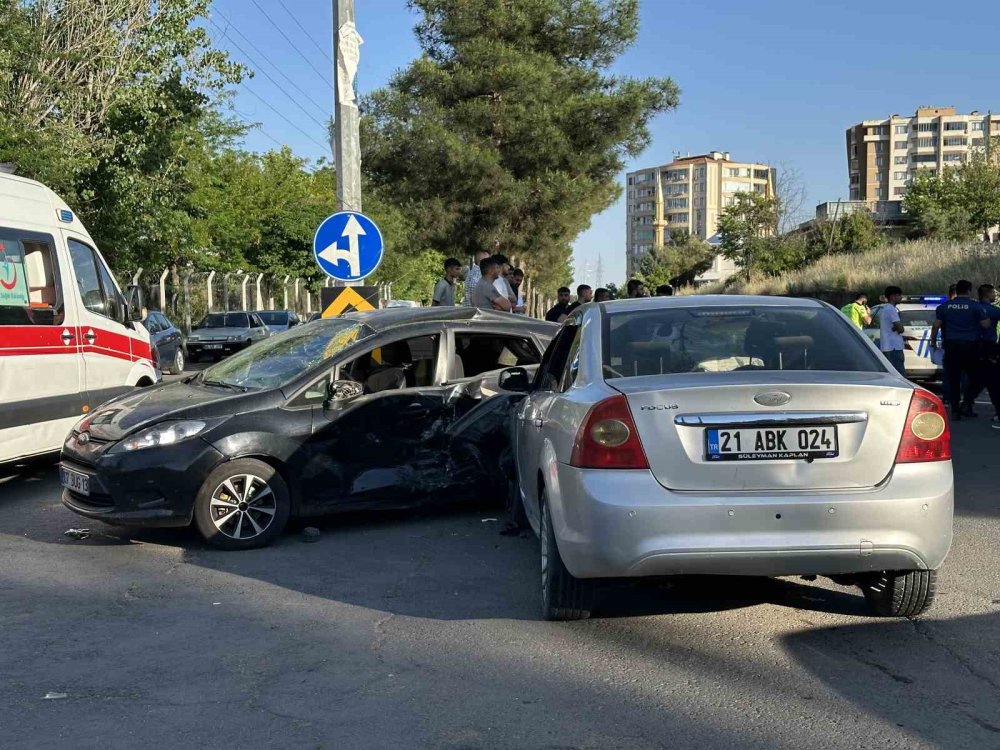 Diyarbakır’da feci kaza: 2’si çocuk 7 yaralı