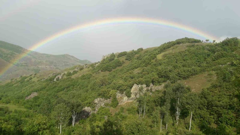 Muş’ta çıkan gökkuşağı görsel şölen oluşturdu