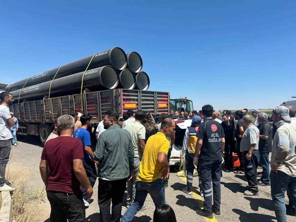 Diyarbakır'da tırın altına giren sürücü öldü