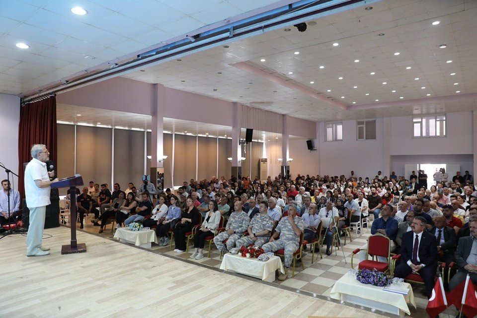 Naci Görür’den deprem molozları için uyarı