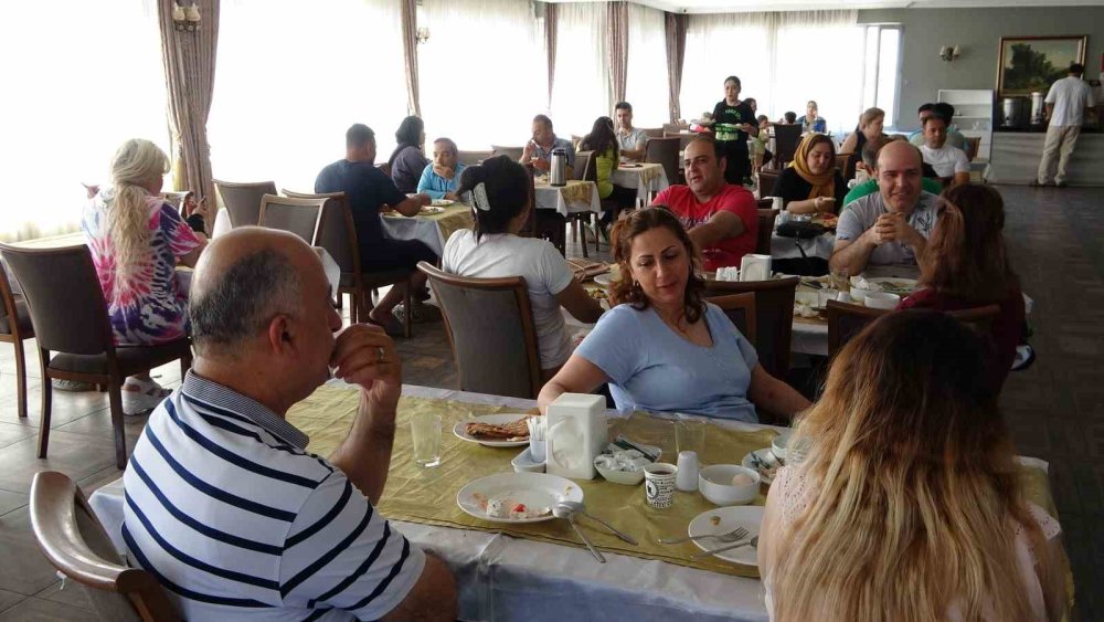 Van İranlı turistlerin eğlence merkezi oldu