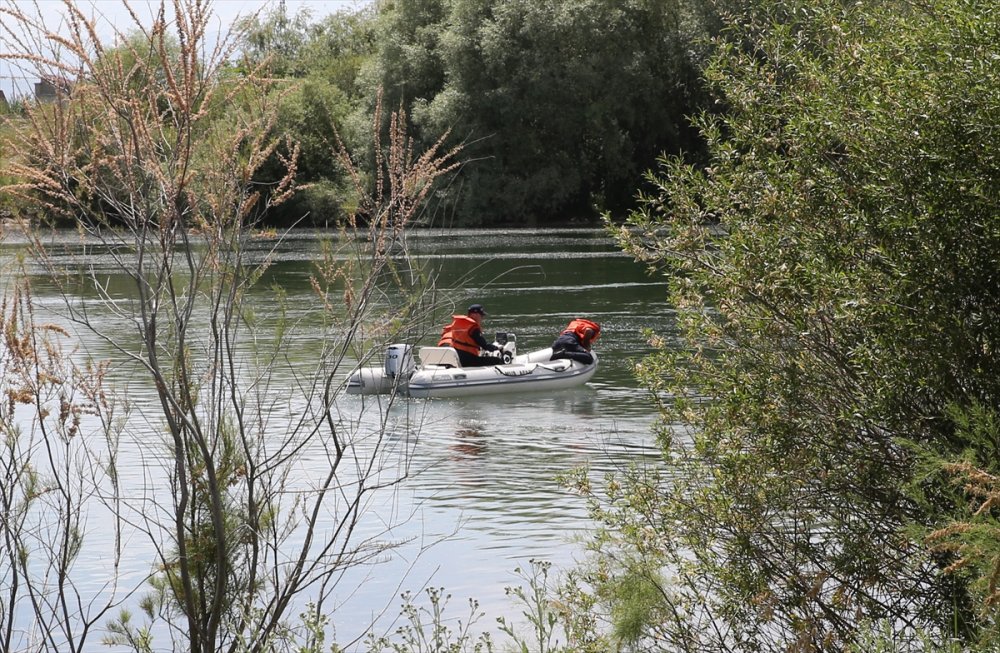 Murat Nehri'nde giren öğrencinin cansız bedeni bulundu