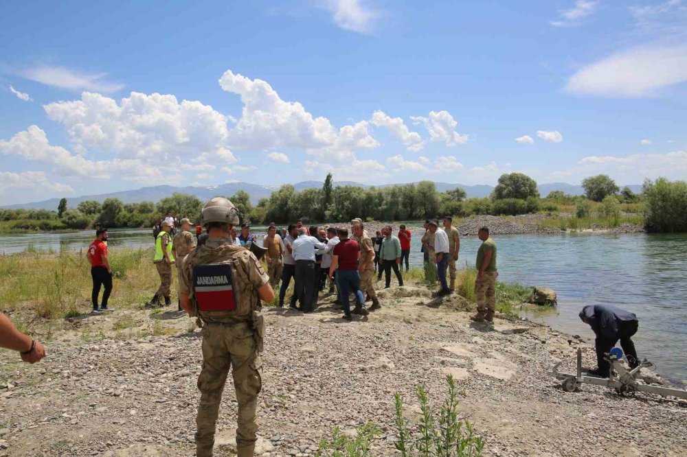 Muş'ta serinlemek için Murat Nehri’ne giren genç kayboldu