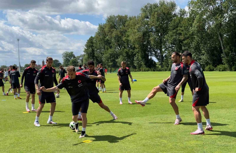 A Milli Futbol Takımı, Polonya maçı hazırlıklarını tamamladı