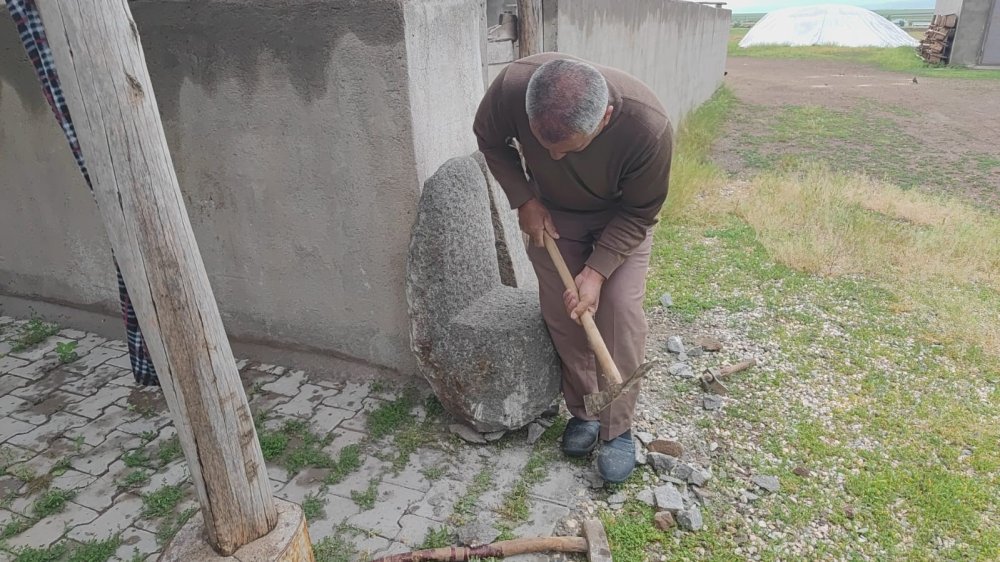 Adilcevaz’da taşlar sanat eserine dönüştürülüyor