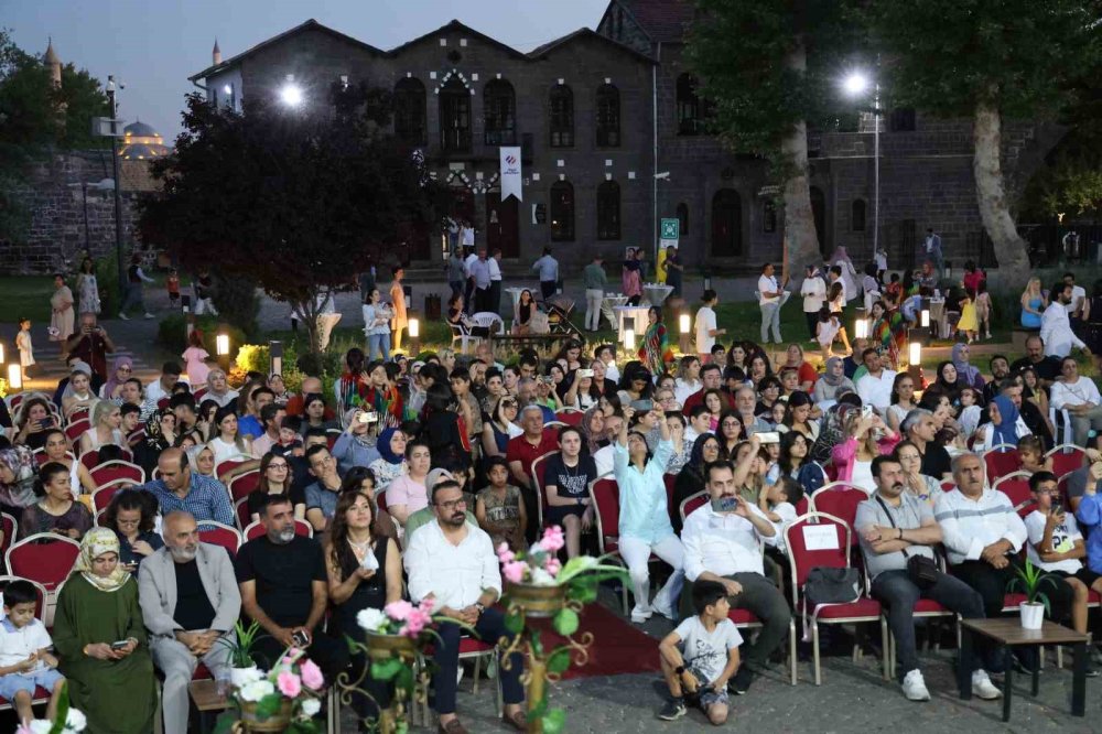 Diyarbakır’da ‘Kültürler Gecesi’ etkinliği yoğun ilgi gördü