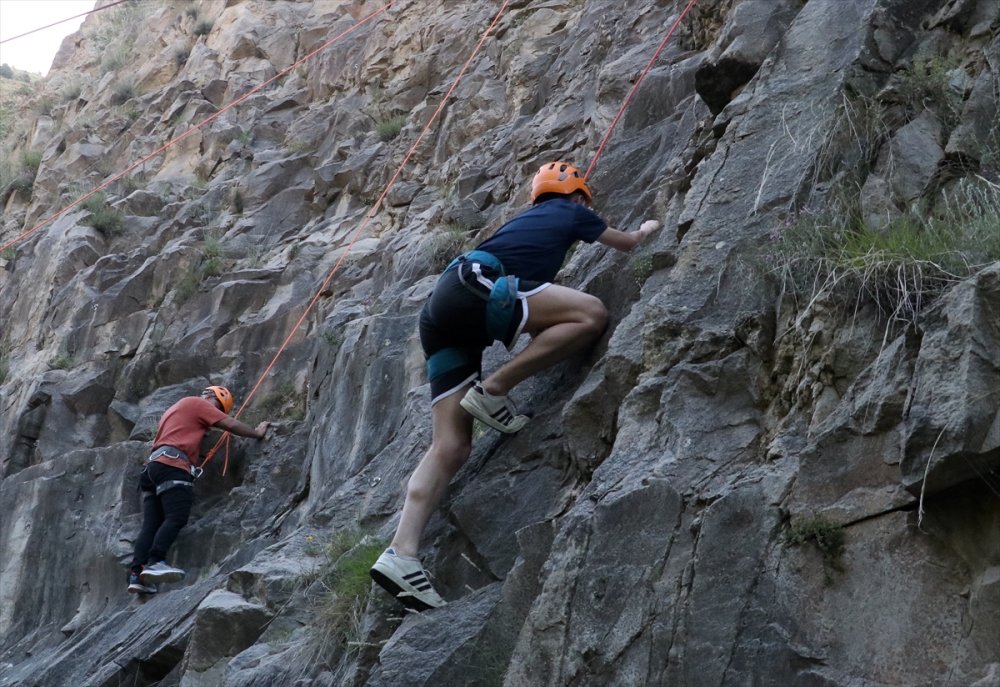 Uzundere, doğa sporu imkanlarıyla adrenalin tutkunlarını bekliyor