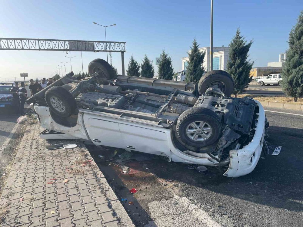 Diyarbakır’da iki araç birbirine girdi : 6 yaralı