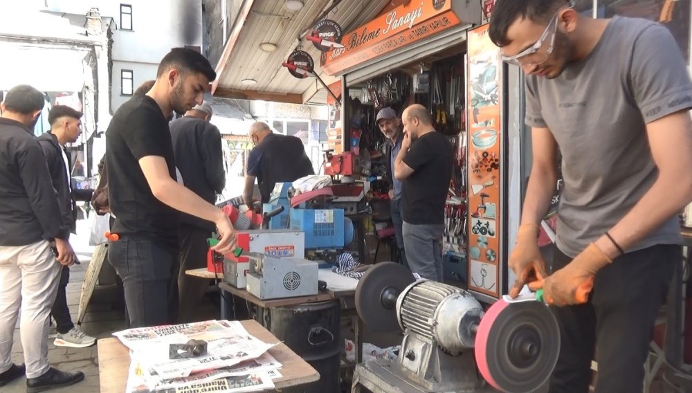 Kars’ta bıçak bileme yoğunluğu