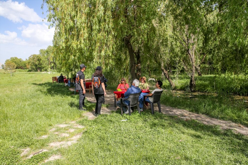 Van'da turizm polisleri, yerli ve yabancı turistlerin güvenliği için görev başında