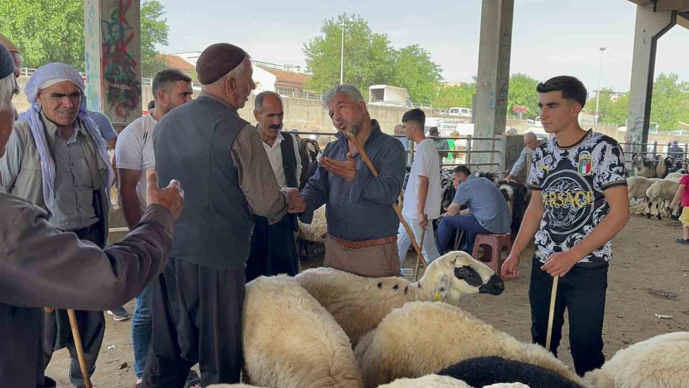 Diyarbakır'da son pazarlıklar yapılıyor