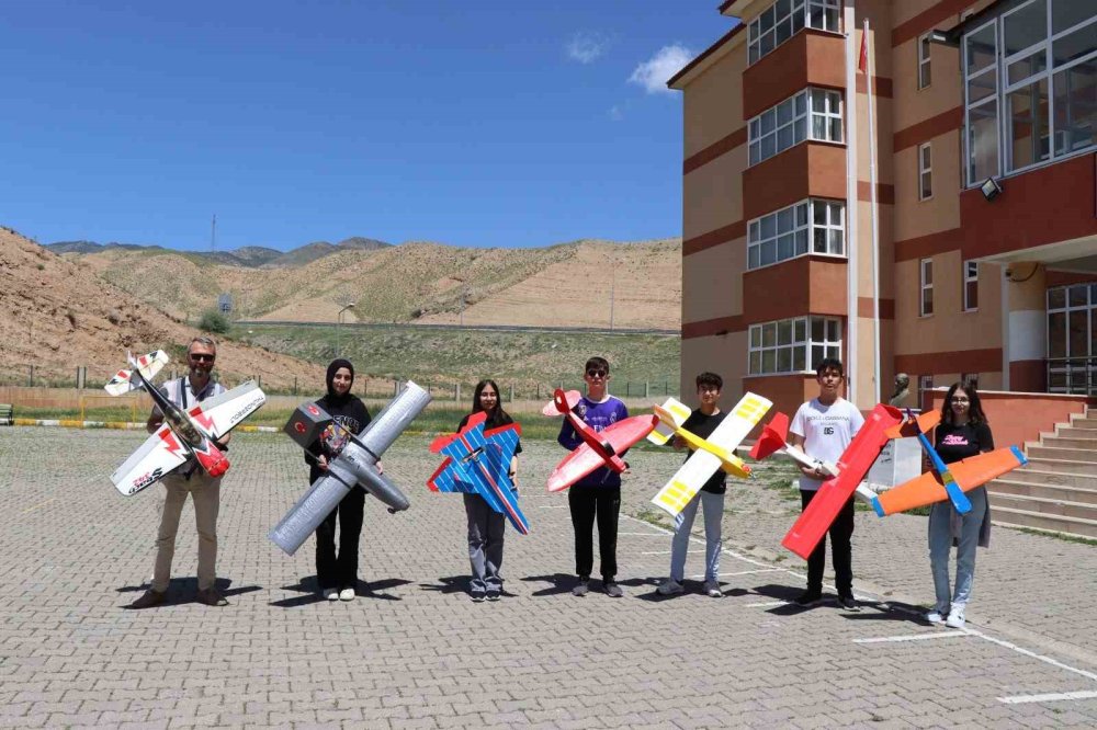 Erzurumlu öğrencilerin tek hayali Teknofest’te yarışmak