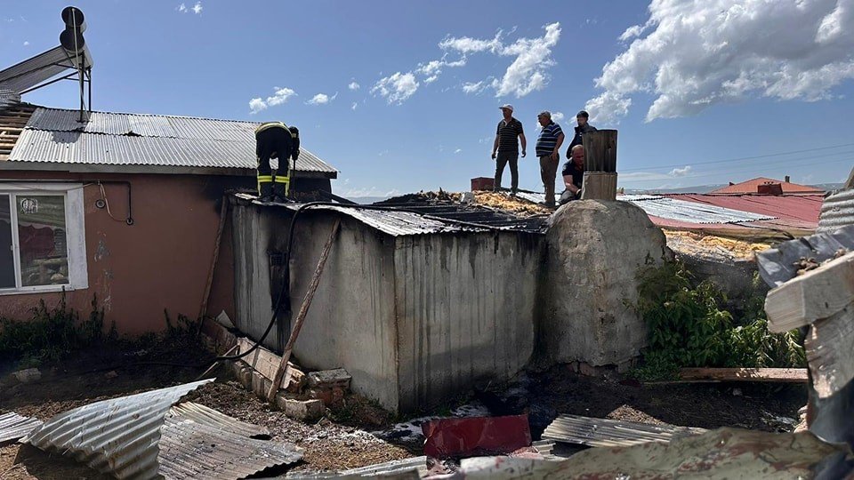 Ardahan’da Haziran ayında yanan sobadan çıkan yangın evi küle çevirdi