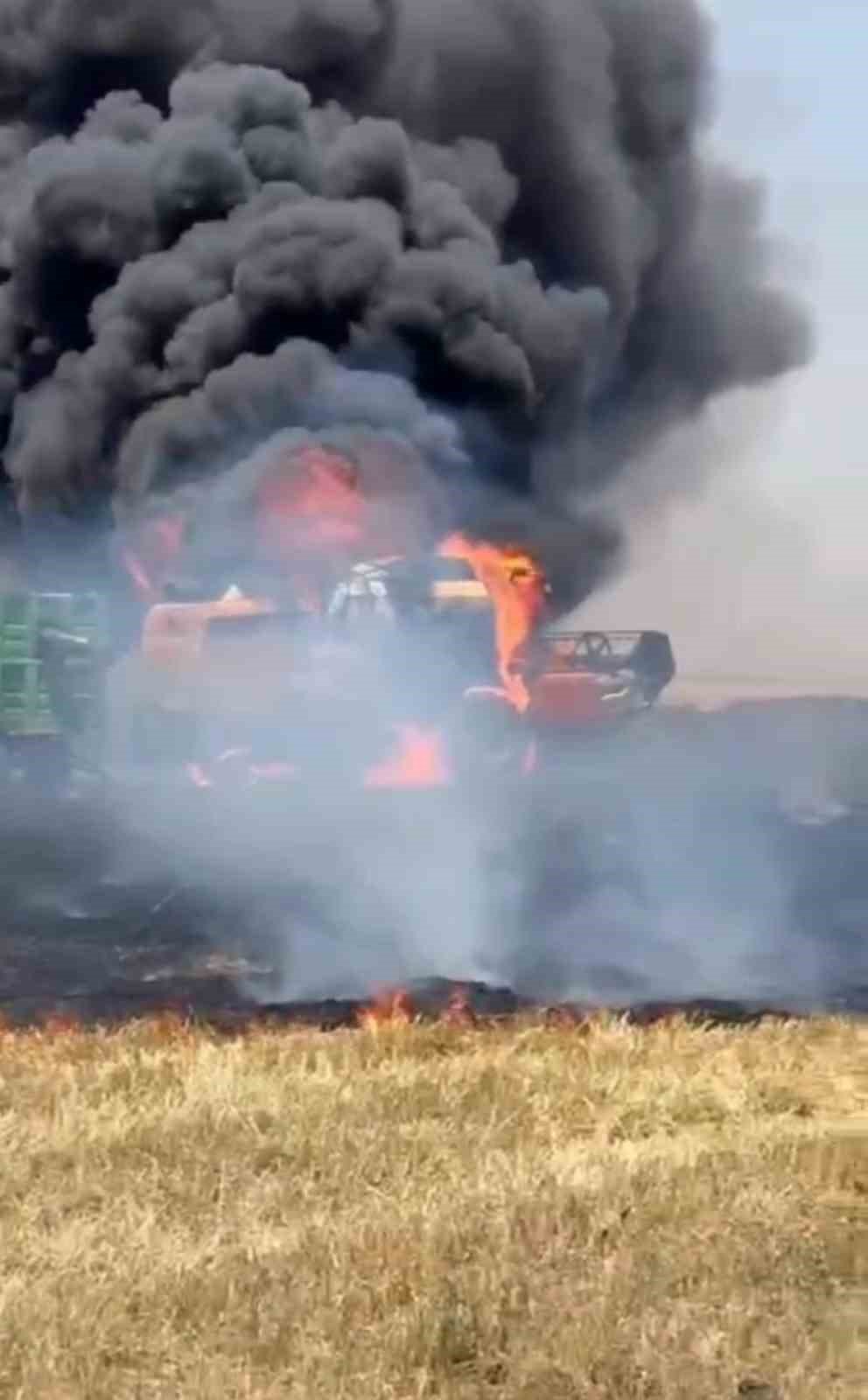 Diyarbakır’da hem arazi hem biçerdöver yandı