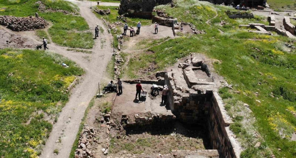 Kars’ta 8 farklı noktada kazı yapılıyor