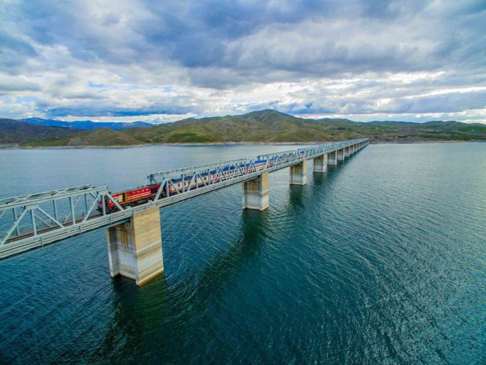 Turistik Tatvan Treni yola çıkıyor