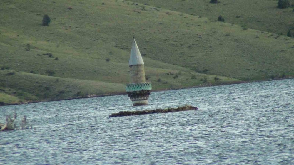 Baraj su tuttu, köyden bir tek minare kaldı