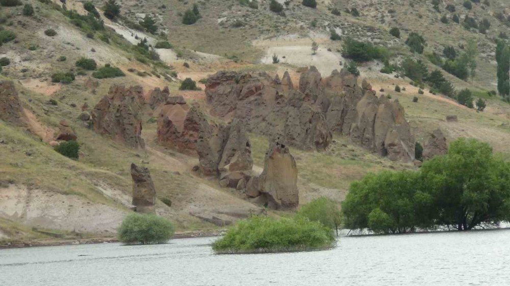 Baraj su tuttu, köyden bir tek minare kaldı