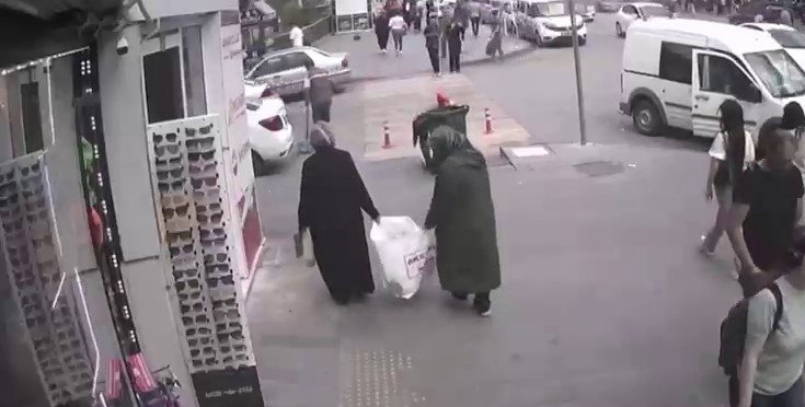 Erzurum'da yaşlı kadının talihsizliği kameralara yansıdı