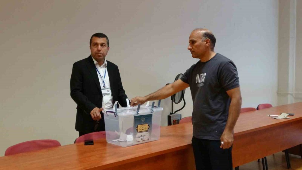 Van’da İran Cumhurbaşkanlığı için oy kullanma işlemi başladı