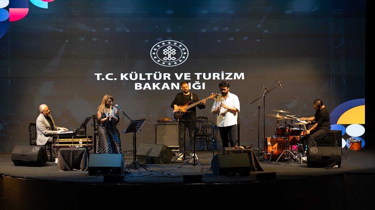 aa-20240630-35017108-35017104-van-kultur-yolu-festivali-etkinliklerle-devam-ediyor.jpg