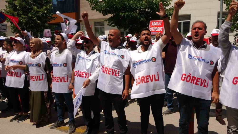 Van’da işten çıkarılan belediye işçileri iki aydır eylem yapıyor