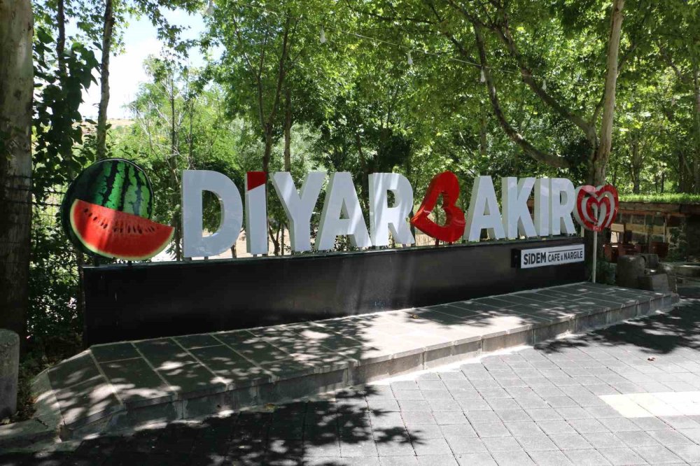 Diyarbakır’da termometreler 45 dereceyi gösterince kent sessizliğe büründü