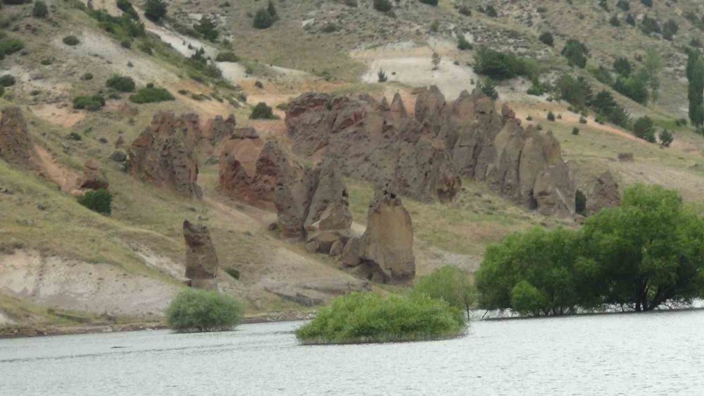 Kars’ın peri bacaları adeta büyülüyor